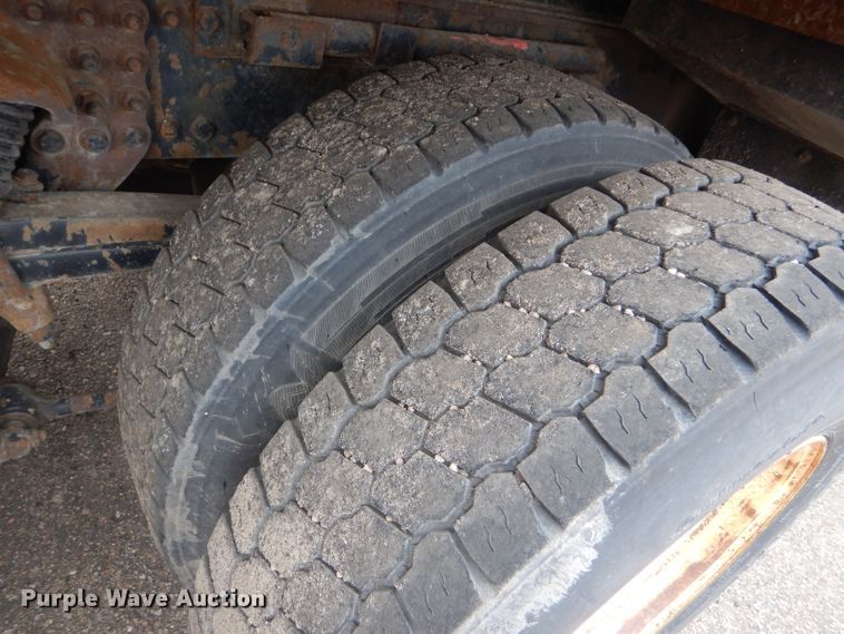 image for item DE4425 2001 Sterling LT7501 dump truck