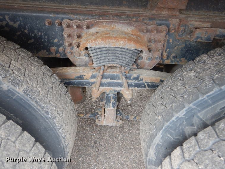 image for item DE4425 2001 Sterling LT7501 dump truck