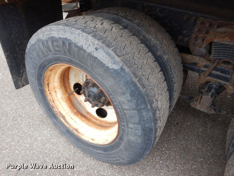 image for item DE4425 2001 Sterling LT7501 dump truck