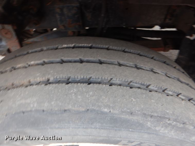 image for item DE4425 2001 Sterling LT7501 dump truck