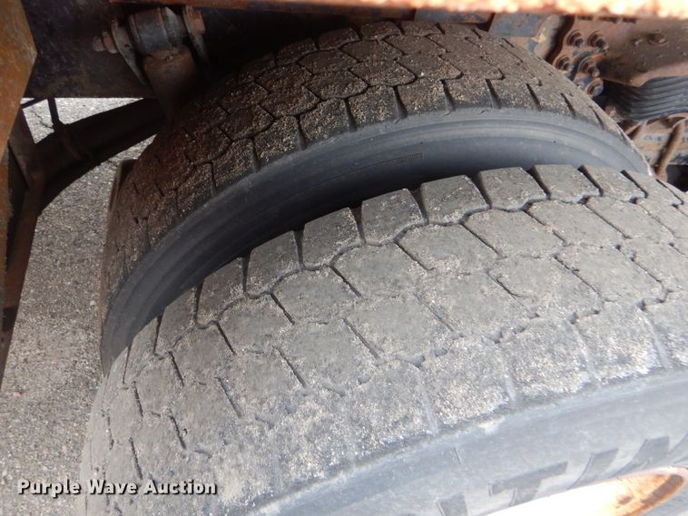 image for item DE4425 2001 Sterling LT7501 dump truck