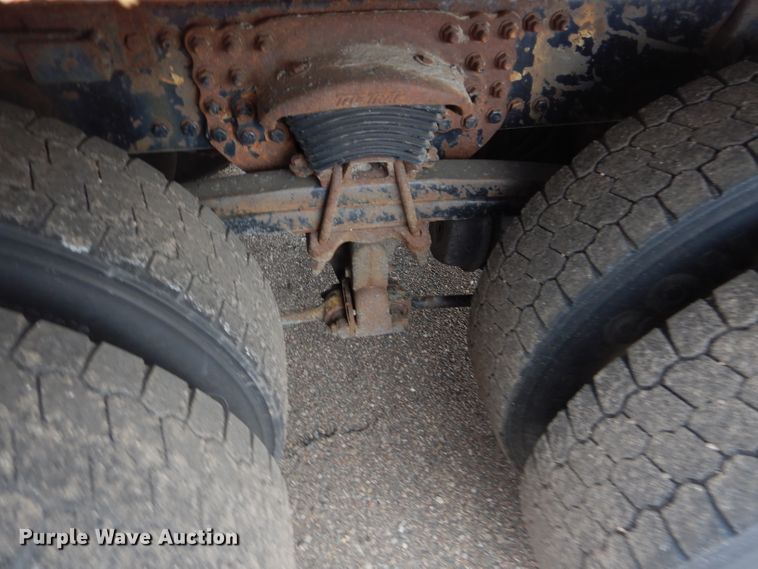 image for item DE4425 2001 Sterling LT7501 dump truck