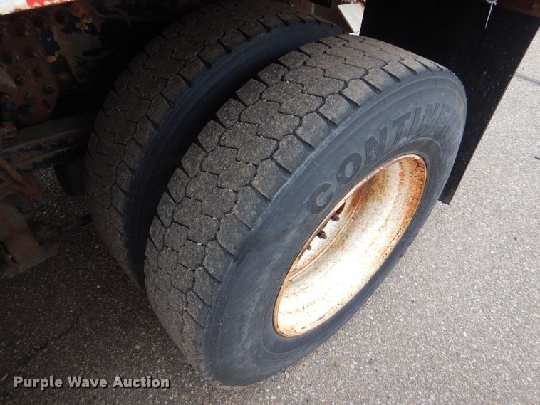 image for item DE4425 2001 Sterling LT7501 dump truck