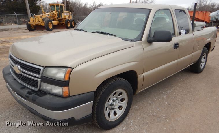 image for item DE4426 2006 Chevrolet Silverado 1500 Ext. Cab pickup truck