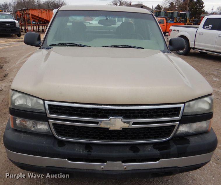image for item DE4426 2006 Chevrolet Silverado 1500 Ext. Cab pickup truck
