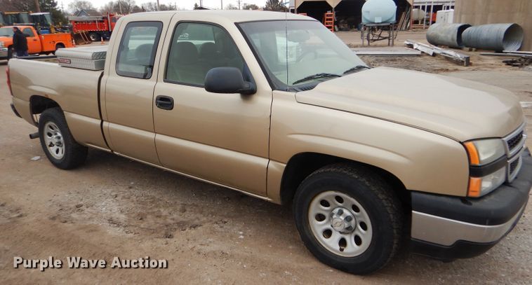 image for item DE4426 2006 Chevrolet Silverado 1500 Ext. Cab pickup truck
