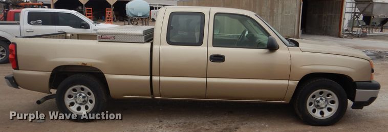 image for item DE4426 2006 Chevrolet Silverado 1500 Ext. Cab pickup truck