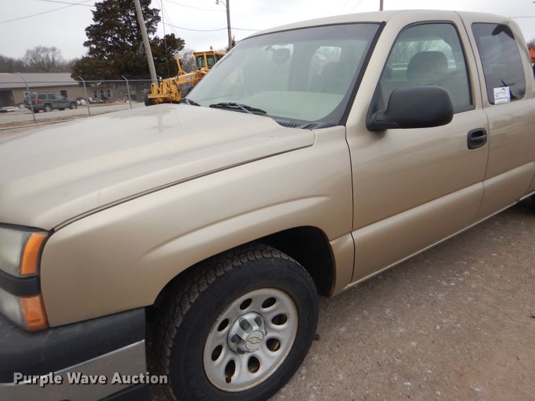 image for item DE4426 2006 Chevrolet Silverado 1500 Ext. Cab pickup truck