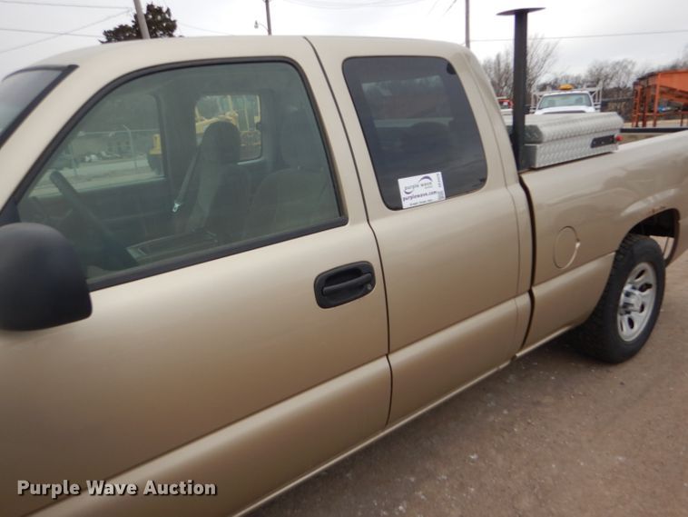 image for item DE4426 2006 Chevrolet Silverado 1500 Ext. Cab pickup truck