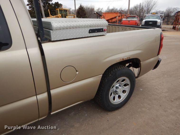 image for item DE4426 2006 Chevrolet Silverado 1500 Ext. Cab pickup truck