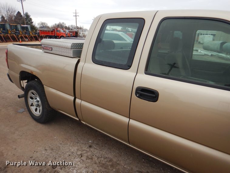 image for item DE4426 2006 Chevrolet Silverado 1500 Ext. Cab pickup truck