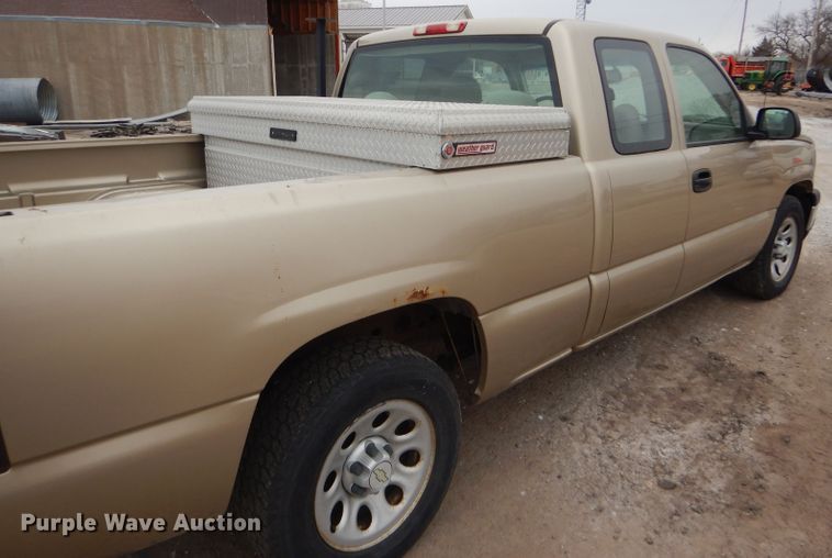 image for item DE4426 2006 Chevrolet Silverado 1500 Ext. Cab pickup truck