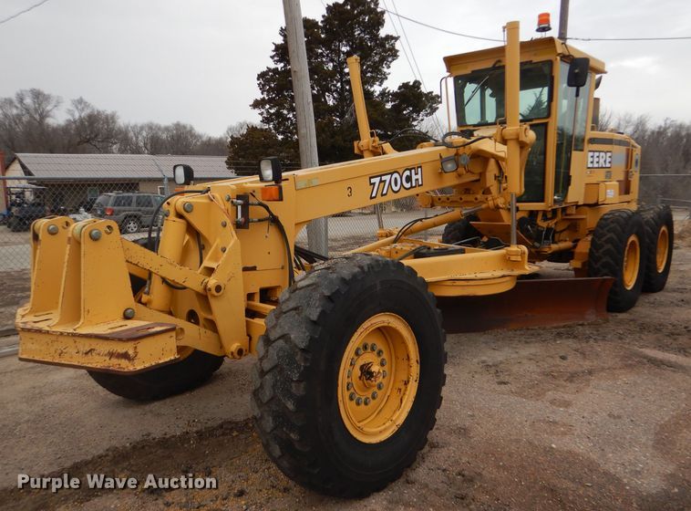 image for item DE4430 2001 John Deere 770CH motor grader