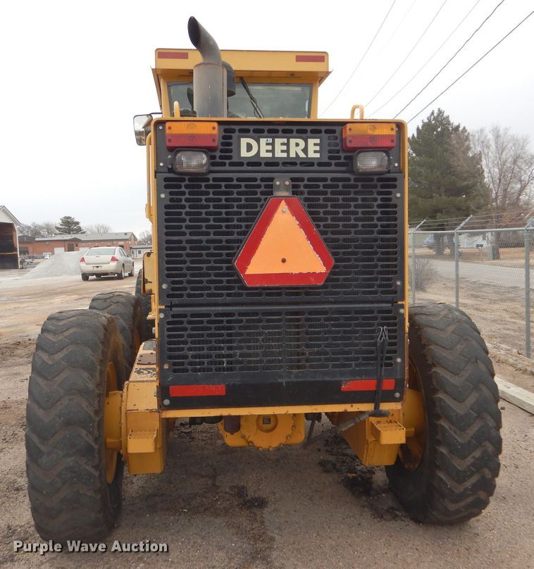 image for item DE4430 2001 John Deere 770CH motor grader