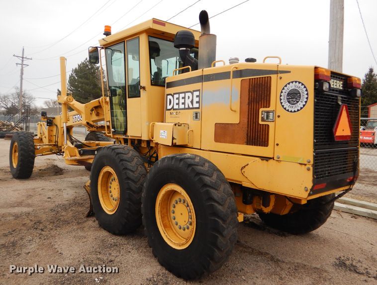 image for item DE4430 2001 John Deere 770CH motor grader