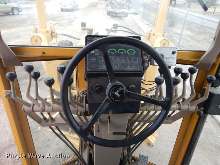 image for item DE4430 2001 John Deere 770CH motor grader