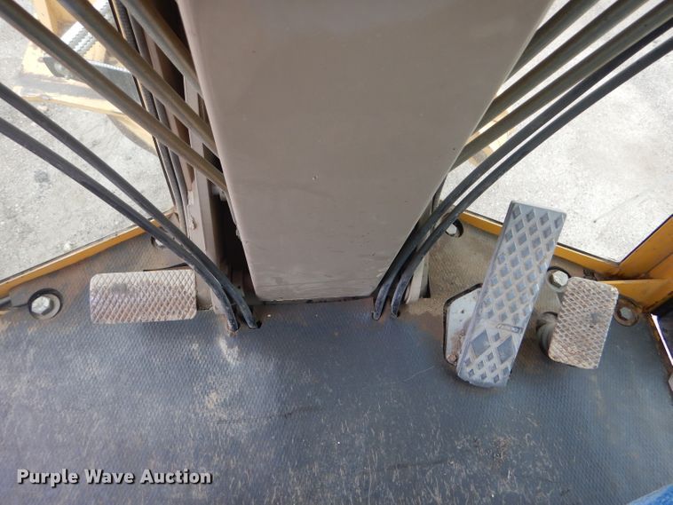 image for item DE4430 2001 John Deere 770CH motor grader