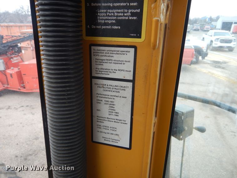 image for item DE4430 2001 John Deere 770CH motor grader