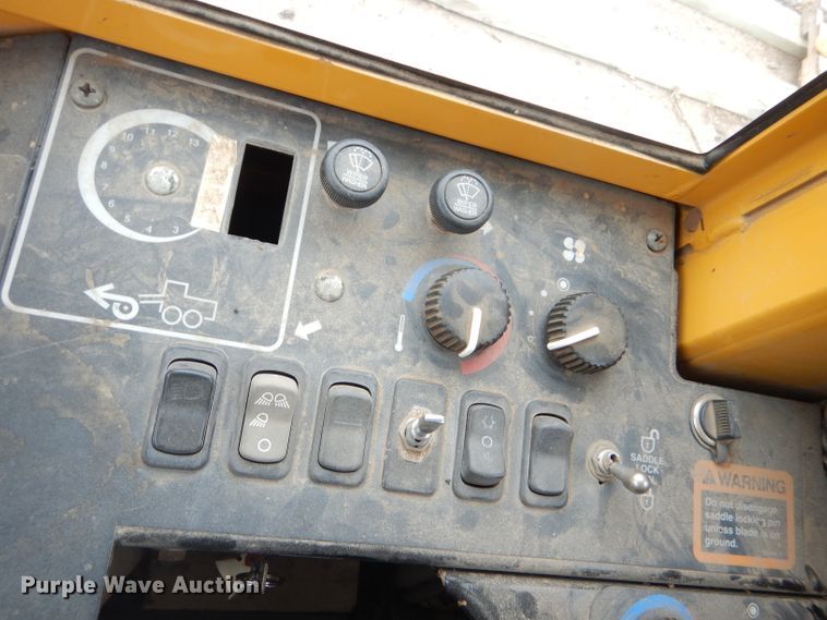 image for item DE4430 2001 John Deere 770CH motor grader