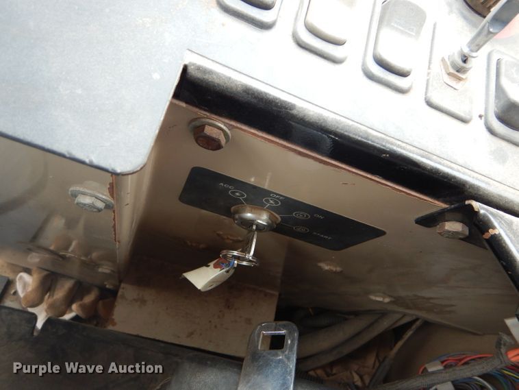 image for item DE4430 2001 John Deere 770CH motor grader