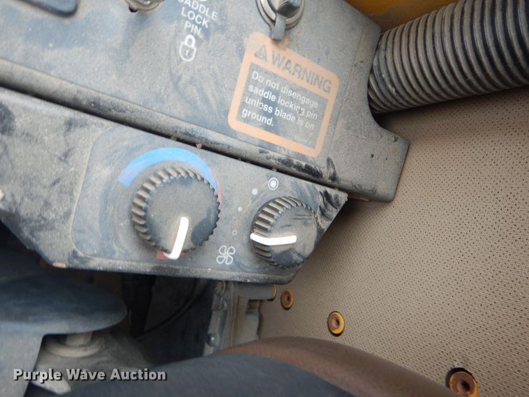 image for item DE4430 2001 John Deere 770CH motor grader