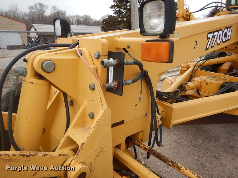 image for item DE4430 2001 John Deere 770CH motor grader