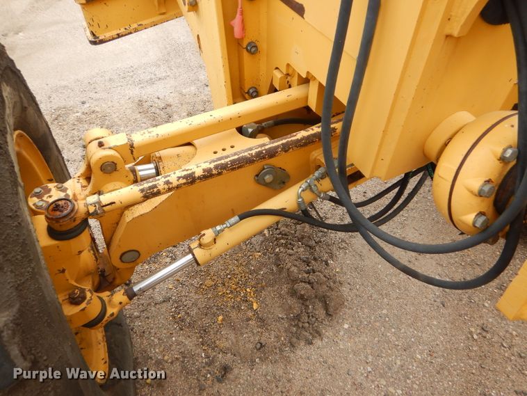 image for item DE4430 2001 John Deere 770CH motor grader