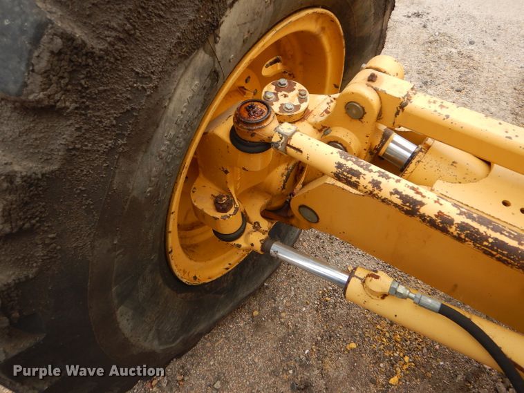 image for item DE4430 2001 John Deere 770CH motor grader