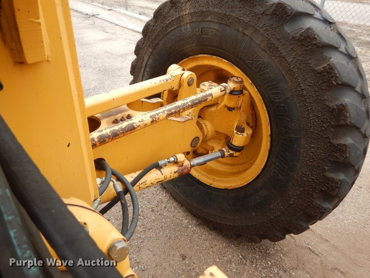 image for item DE4430 2001 John Deere 770CH motor grader