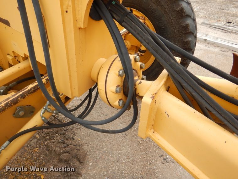 image for item DE4430 2001 John Deere 770CH motor grader