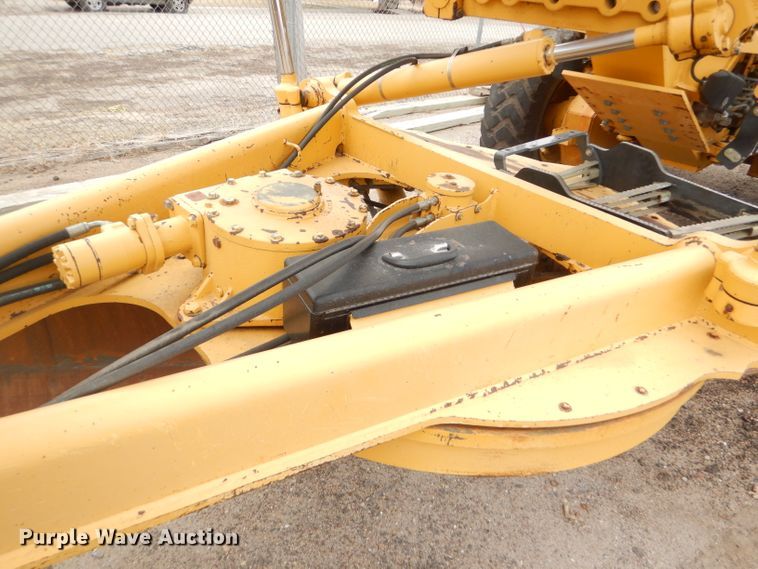 image for item DE4430 2001 John Deere 770CH motor grader