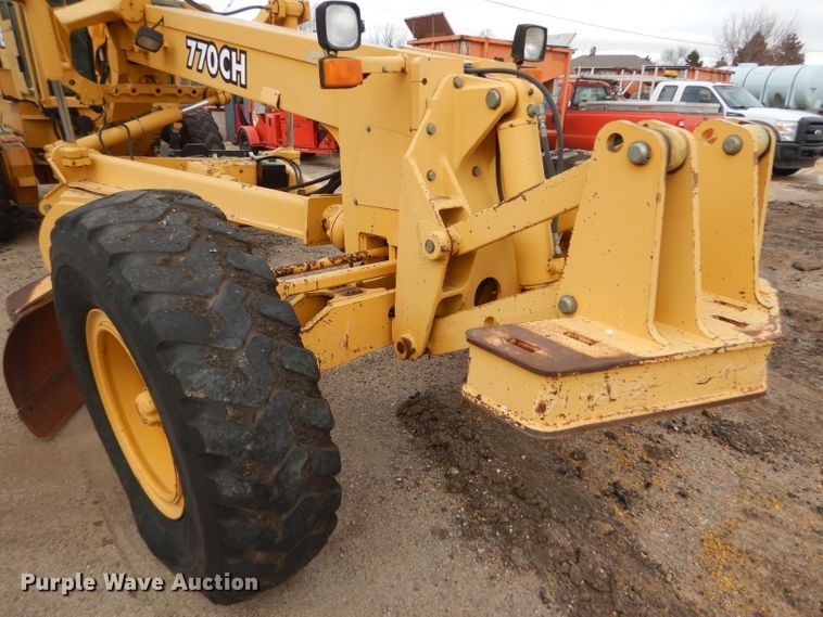 image for item DE4430 2001 John Deere 770CH motor grader