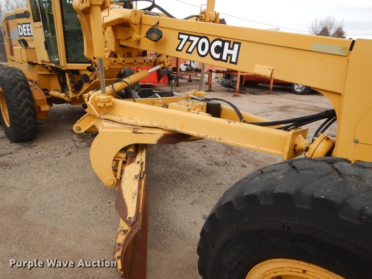 image for item DE4430 2001 John Deere 770CH motor grader