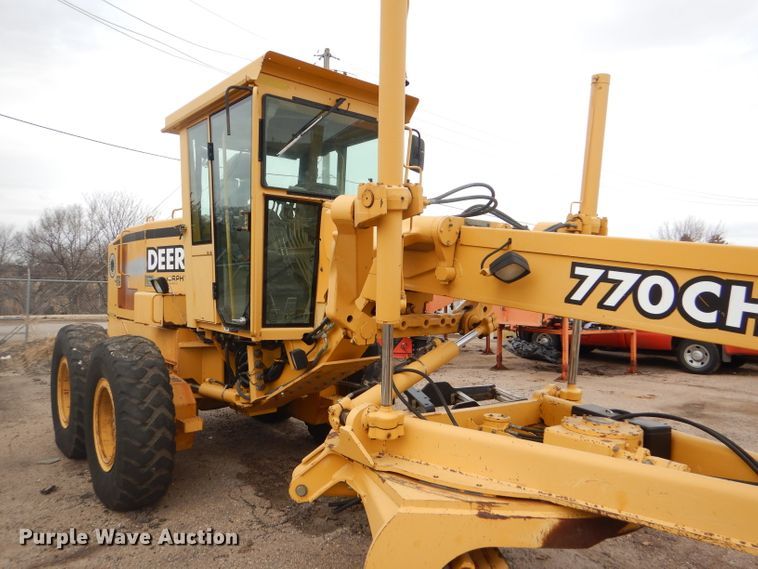 image for item DE4430 2001 John Deere 770CH motor grader