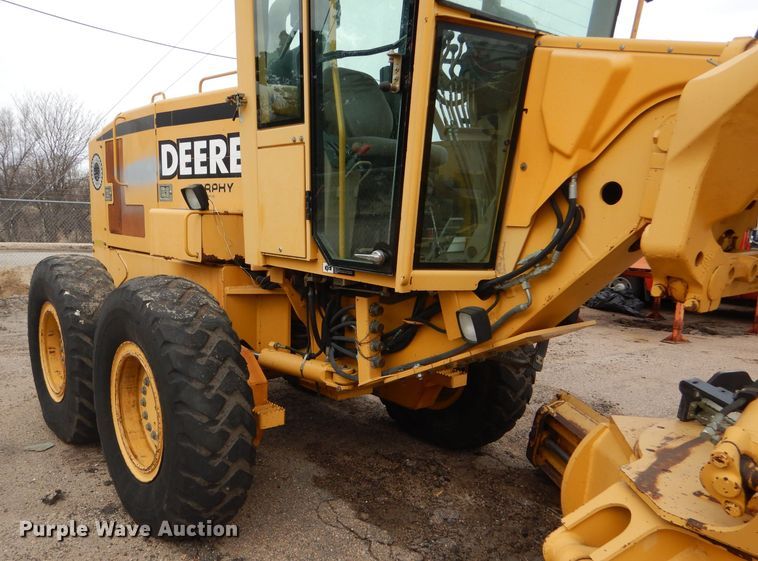 image for item DE4430 2001 John Deere 770CH motor grader