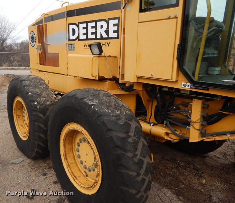 image for item DE4430 2001 John Deere 770CH motor grader