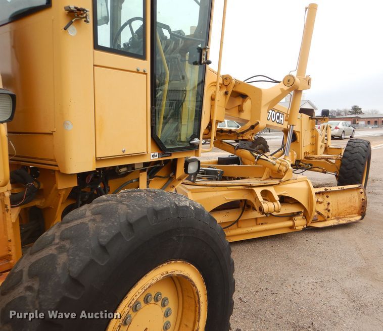 image for item DE4430 2001 John Deere 770CH motor grader