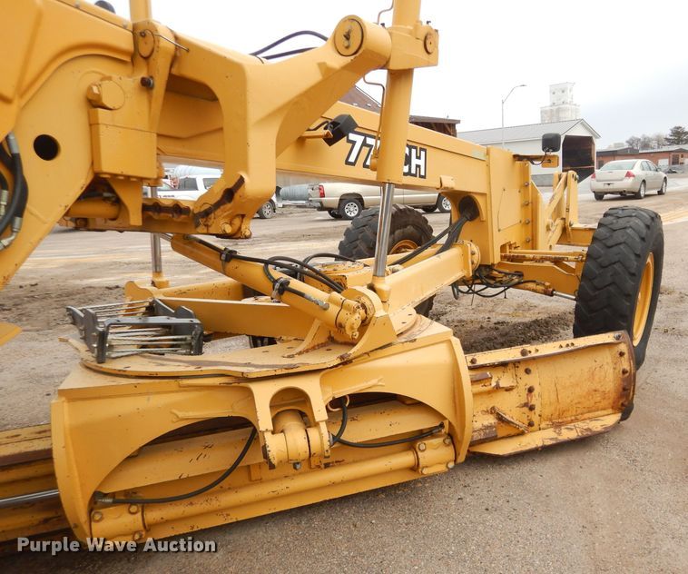 image for item DE4430 2001 John Deere 770CH motor grader