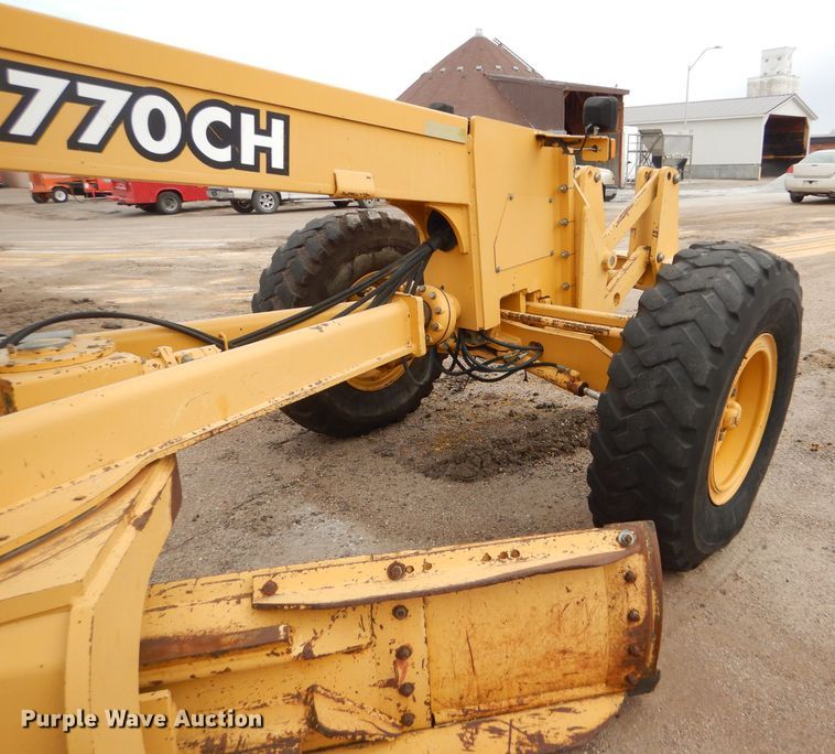 image for item DE4430 2001 John Deere 770CH motor grader