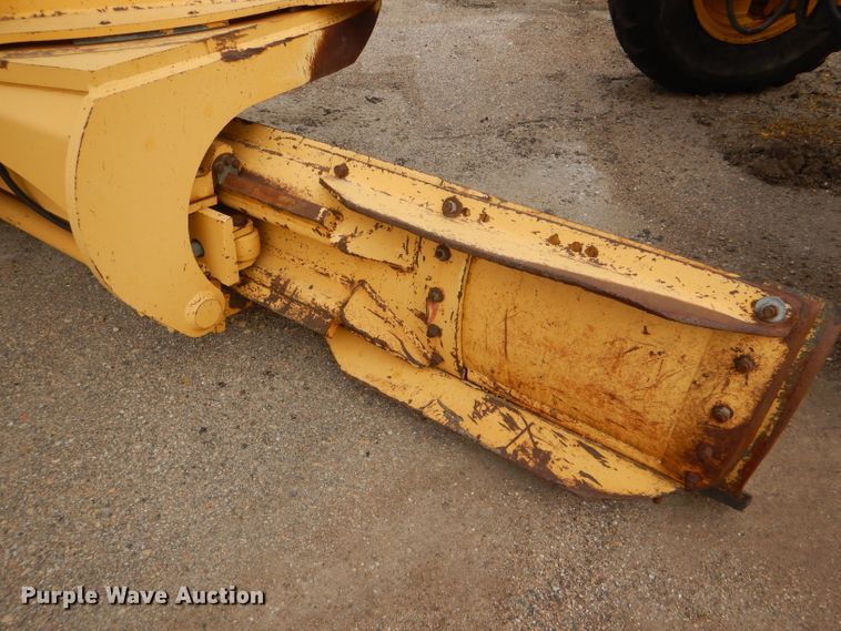 image for item DE4430 2001 John Deere 770CH motor grader