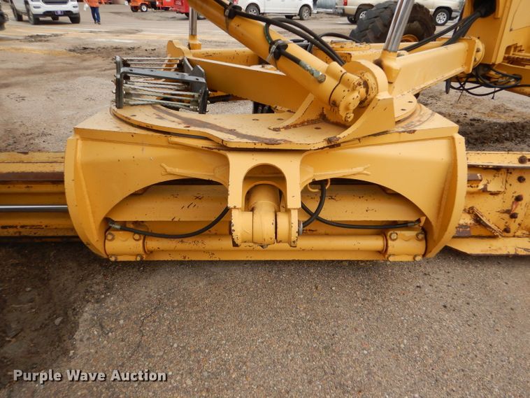 image for item DE4430 2001 John Deere 770CH motor grader