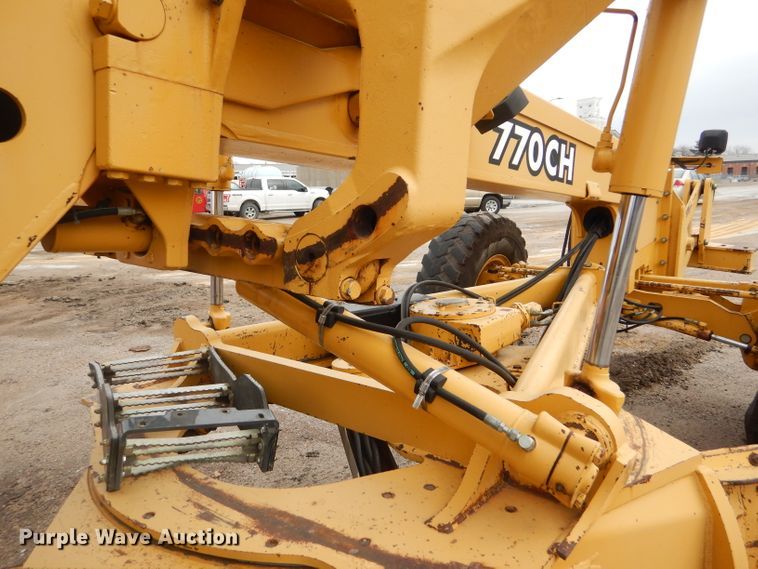 image for item DE4430 2001 John Deere 770CH motor grader