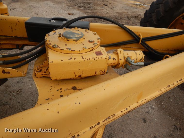 image for item DE4430 2001 John Deere 770CH motor grader