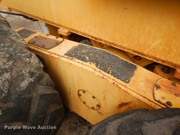 image for item DE4430 2001 John Deere 770CH motor grader