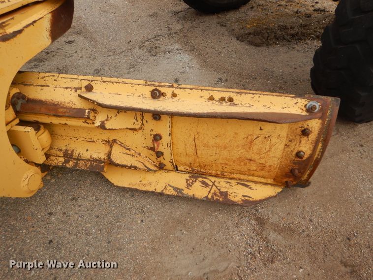 image for item DE4430 2001 John Deere 770CH motor grader