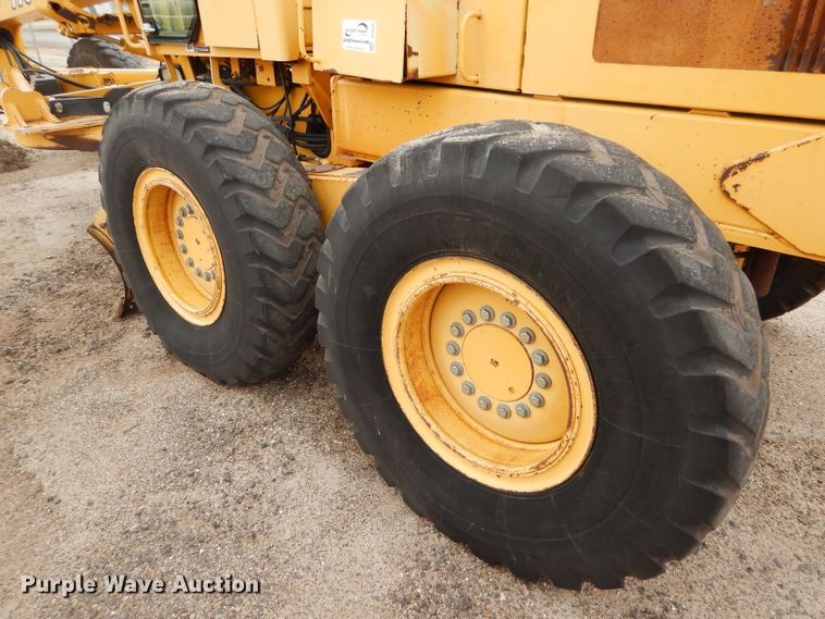 image for item DE4430 2001 John Deere 770CH motor grader