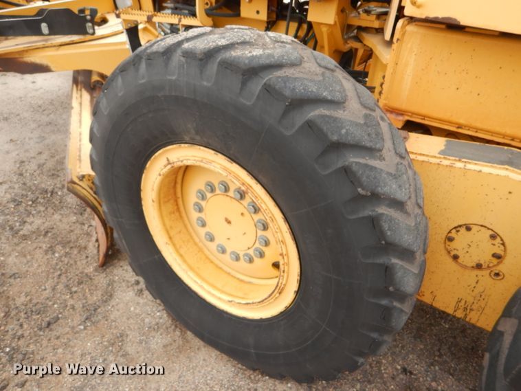 image for item DE4430 2001 John Deere 770CH motor grader