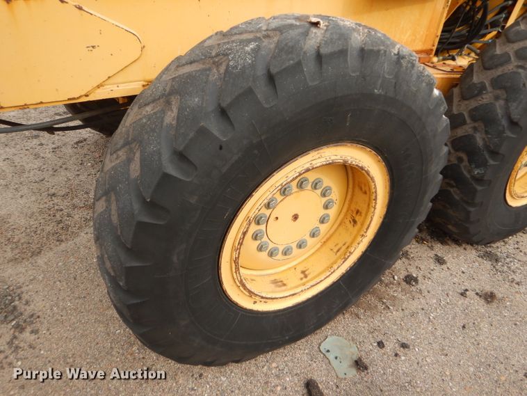 image for item DE4430 2001 John Deere 770CH motor grader