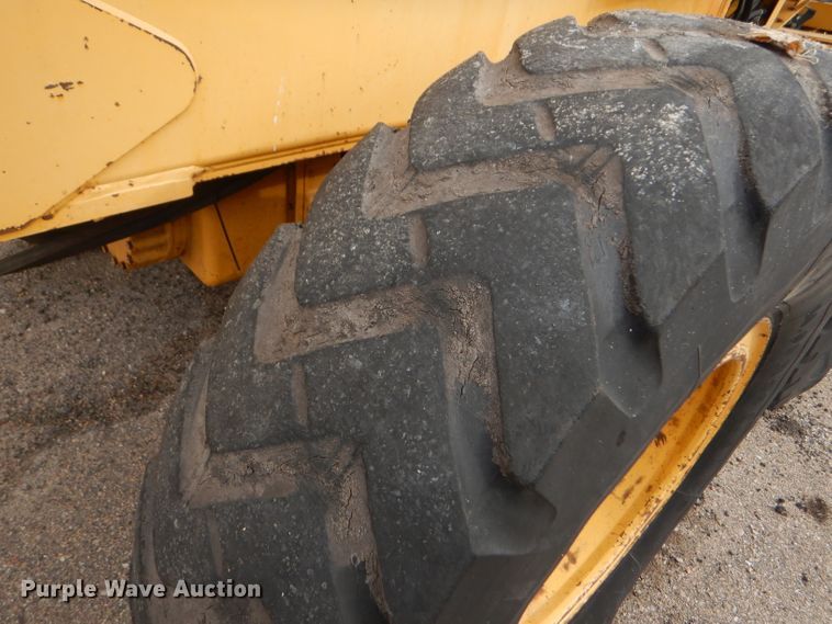 image for item DE4430 2001 John Deere 770CH motor grader