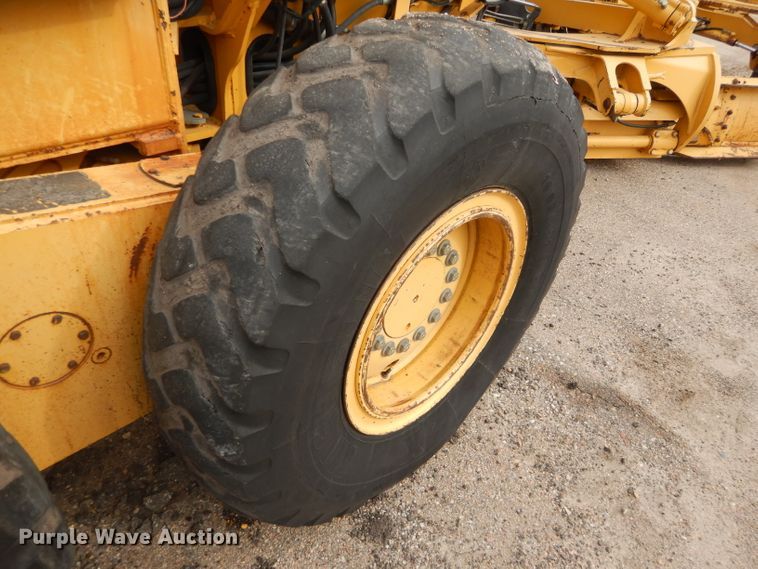 image for item DE4430 2001 John Deere 770CH motor grader